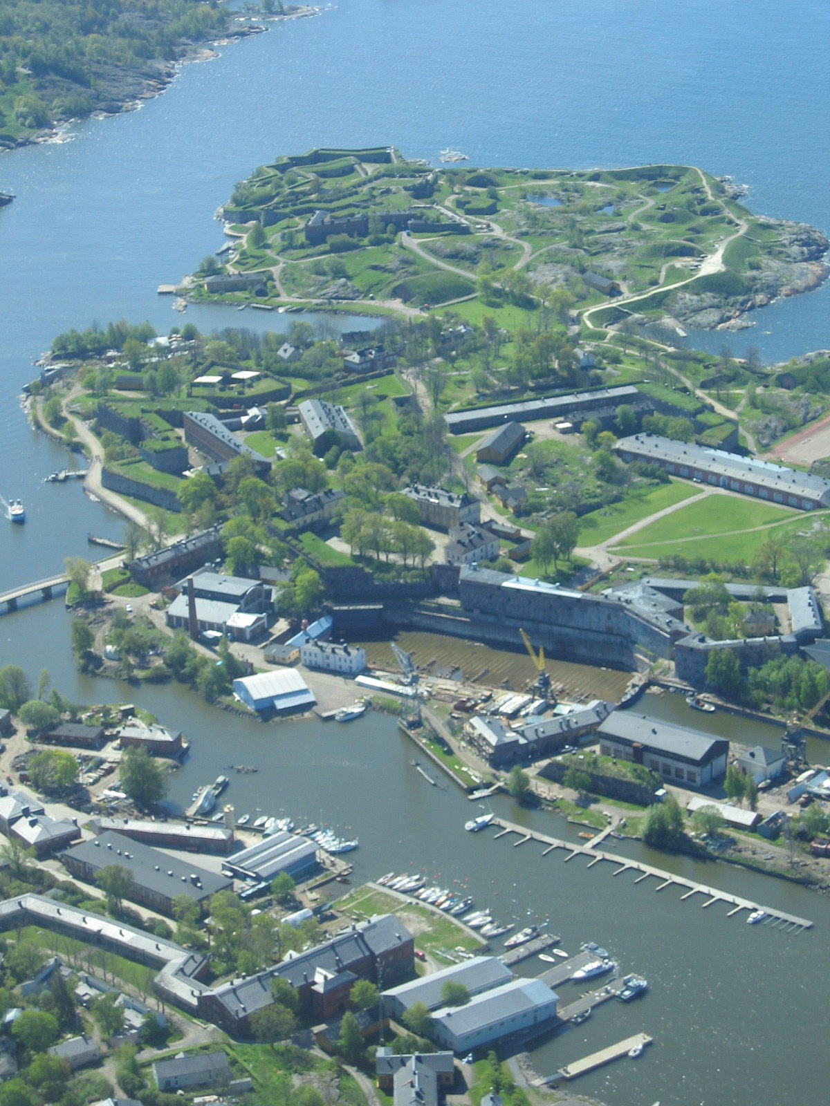 Suomenlinna (Sveaborg) from the air — the “Nordic Gibraltar” that still failed to stop 1808.
