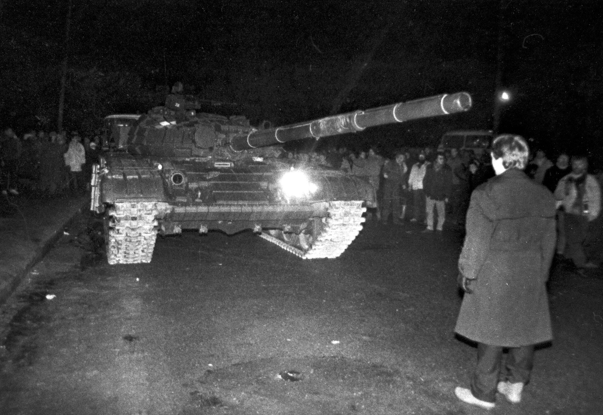 An unarmed civilian before a Soviet tank in Vilnius, 13 January 1991.